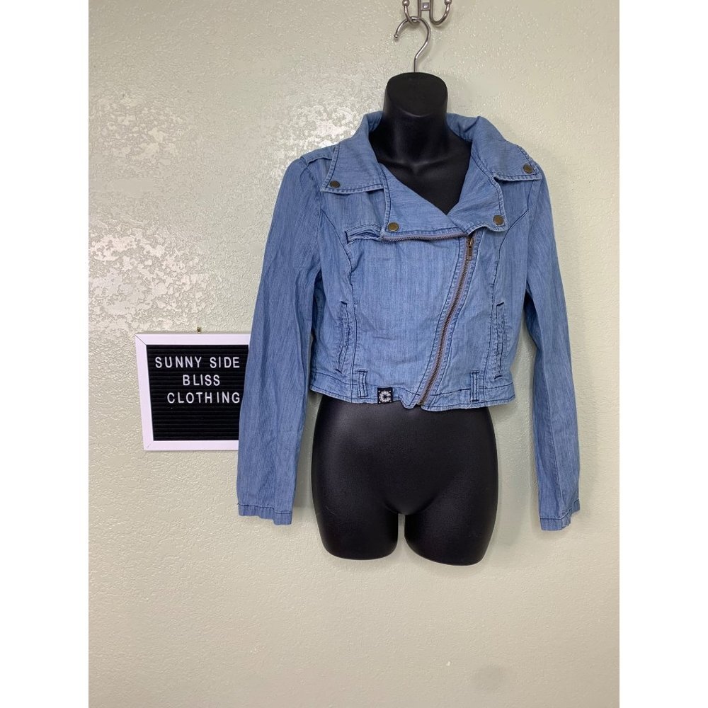 XXI Blue Denim Moto Jacket Graphic Back Patch Cropped Zip Front Size Medium